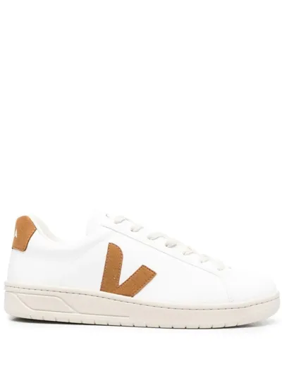 Veja Low-top Sneakers In White