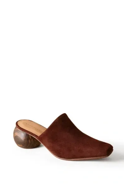 Huma Blanco Mina Mule In Chocolate Suede