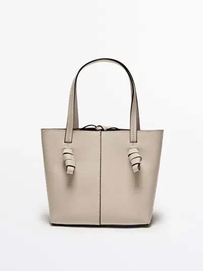 Massimo Dutti Mini-tasche Aus Leder Und Nappaleder Im Beuteltaschen-stil In White