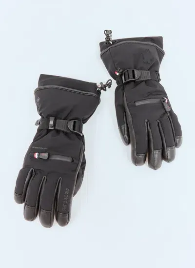 Moncler Padded Gloves In Black