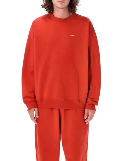 Nike Solo Swoosh Crewneck In Rot