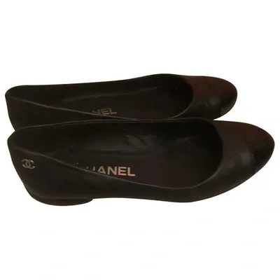 Pre-owned Chanel Patent Leather Ballet Flats In Black